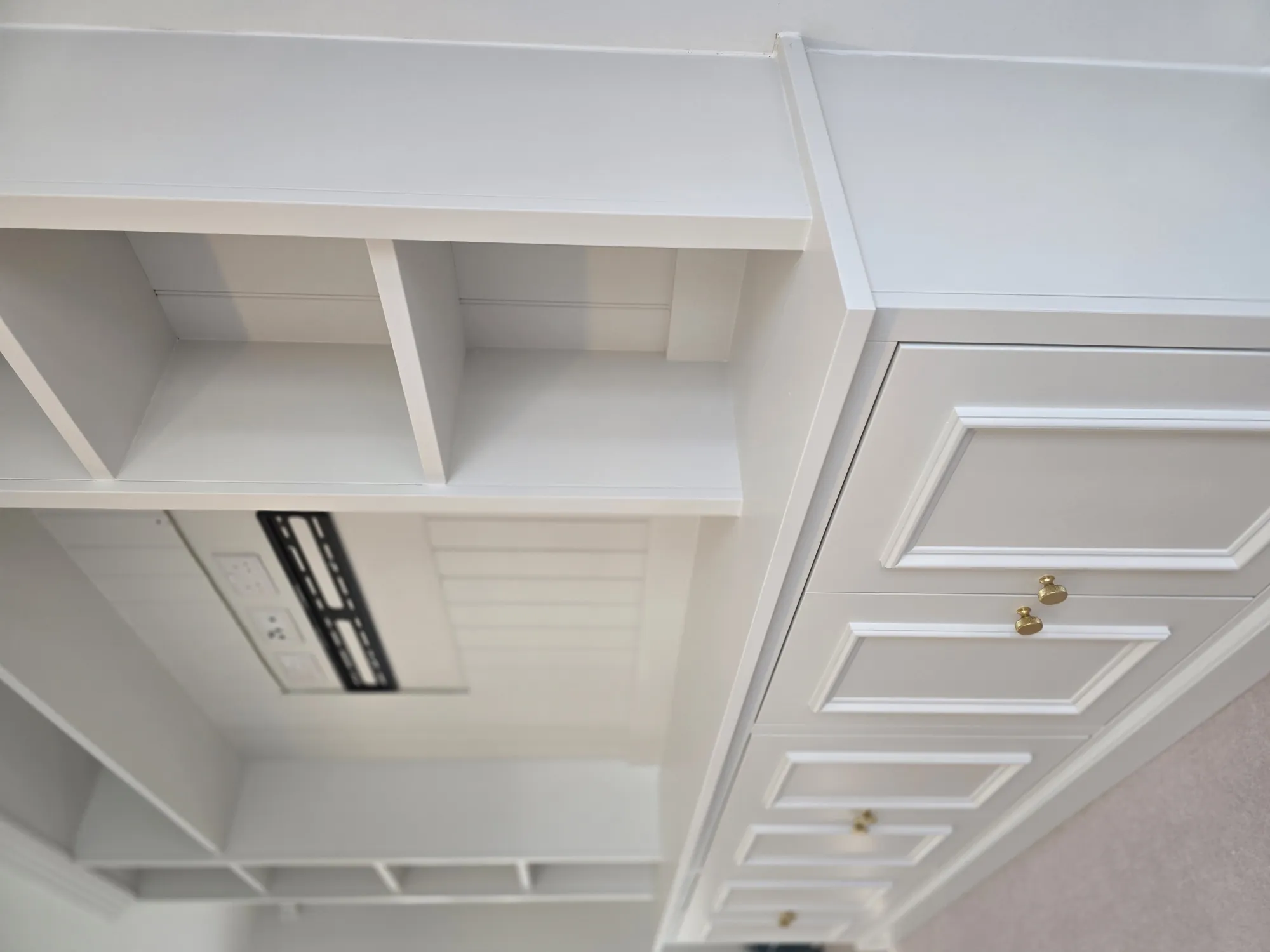 How We Achieve a 'Glass Finish' on Living Room Media Units: Process Breakdown