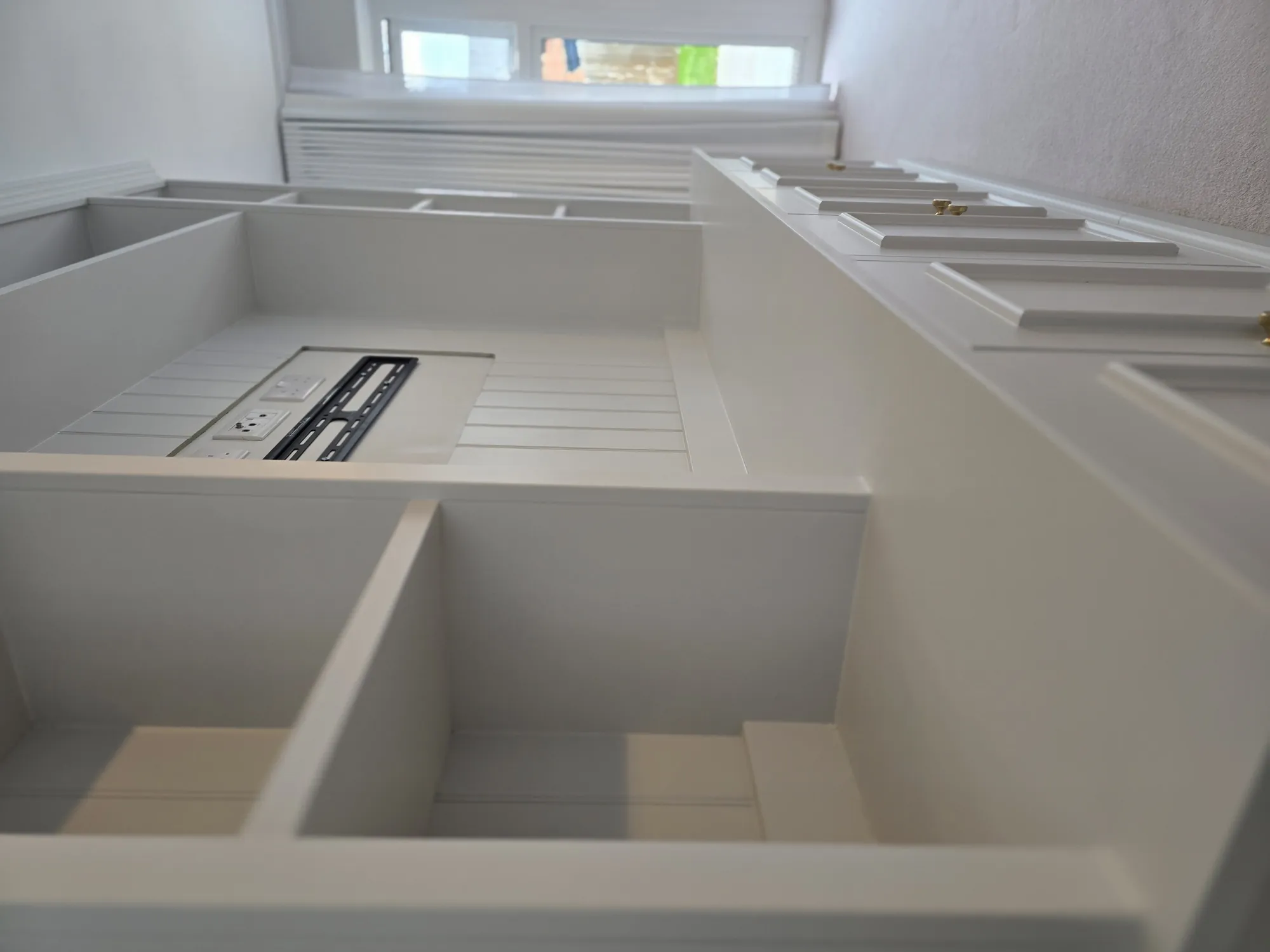How We Achieve a 'Glass Finish' on Living Room Media Units: Process Breakdown — image 2