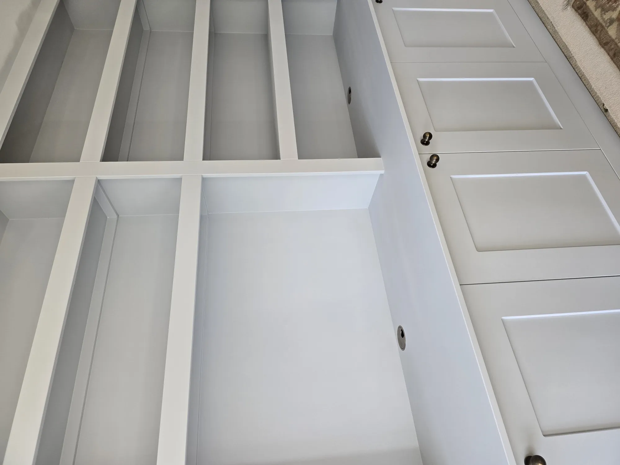 Choosing the Right Sheen for Built-In Furniture: From Dead-Matte to High-Gloss